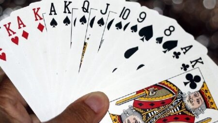 Vui vẻ đánh bài cùng với Game Bài Đổi Thưởng Tặng Tiền